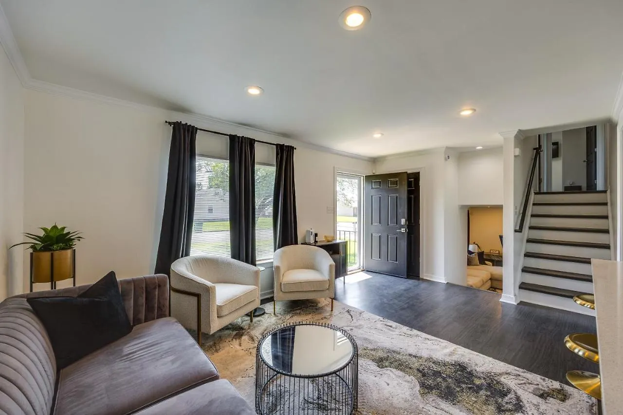Modern Richmond Home With Deck, Close To Downtown! Holiday home