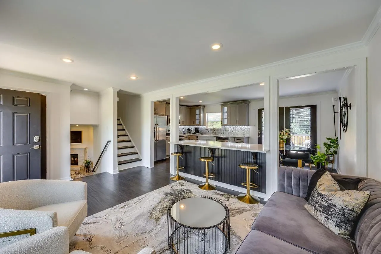 Modern Richmond Home With Deck, Close To Downtown!