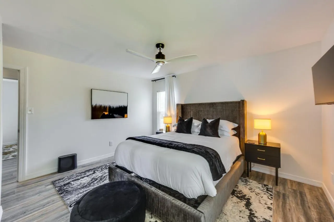 Modern Richmond Home With Deck, Close To Downtown! 0*,  United States