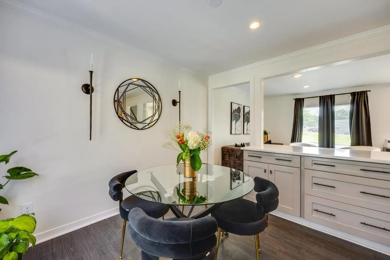 Modern Richmond Home With Deck, Close To Downtown!