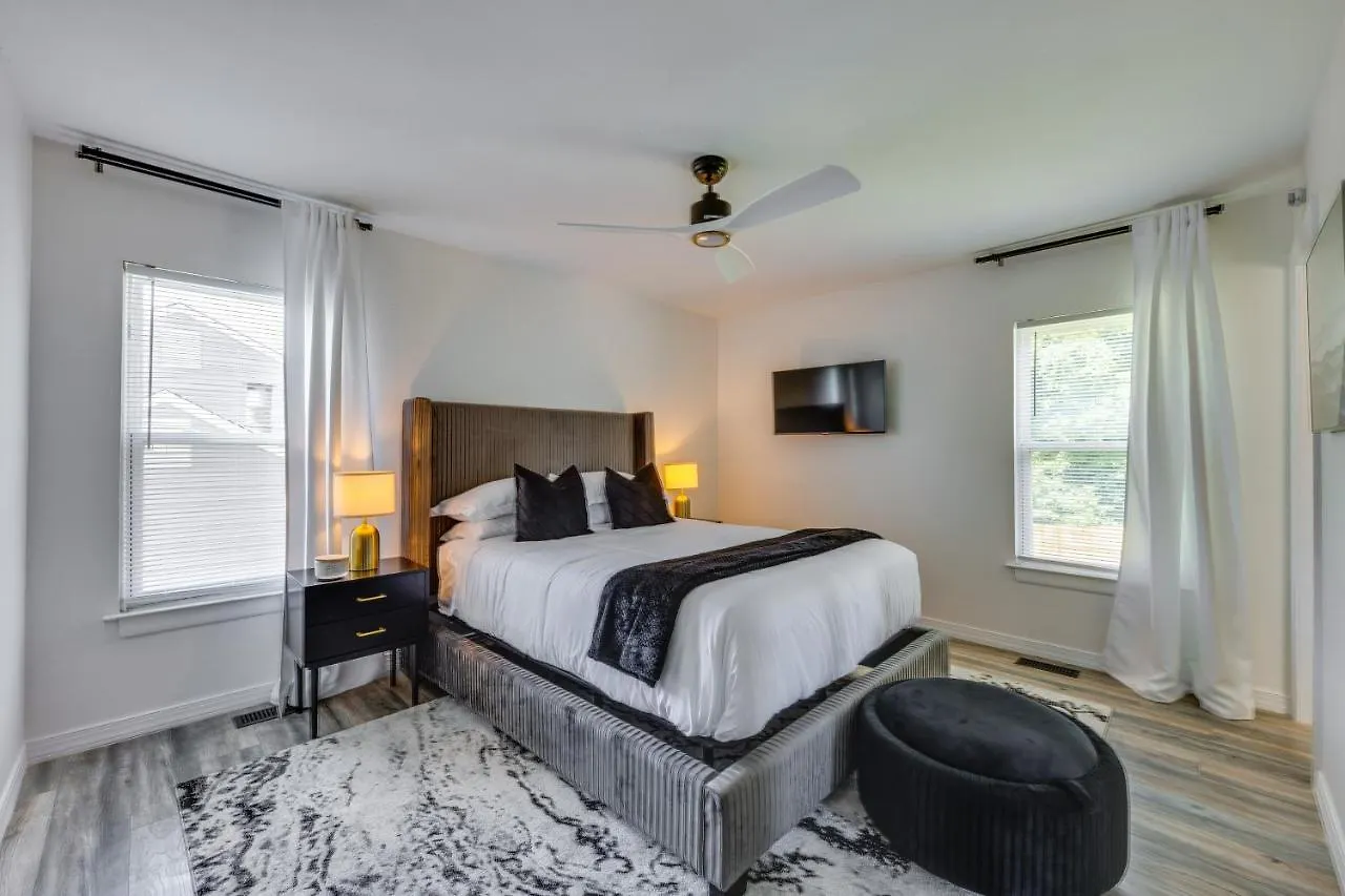 Holiday home Modern Richmond Home With Deck, Close To Downtown! United States