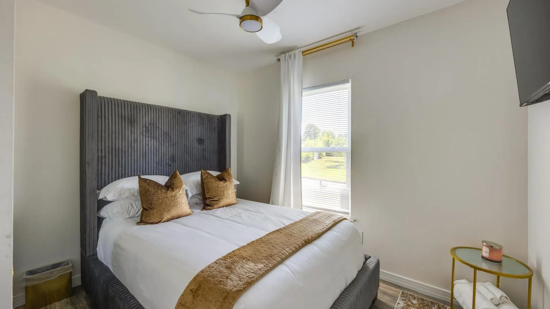 Modern Richmond Home With Deck, Close To Downtown! 0*,