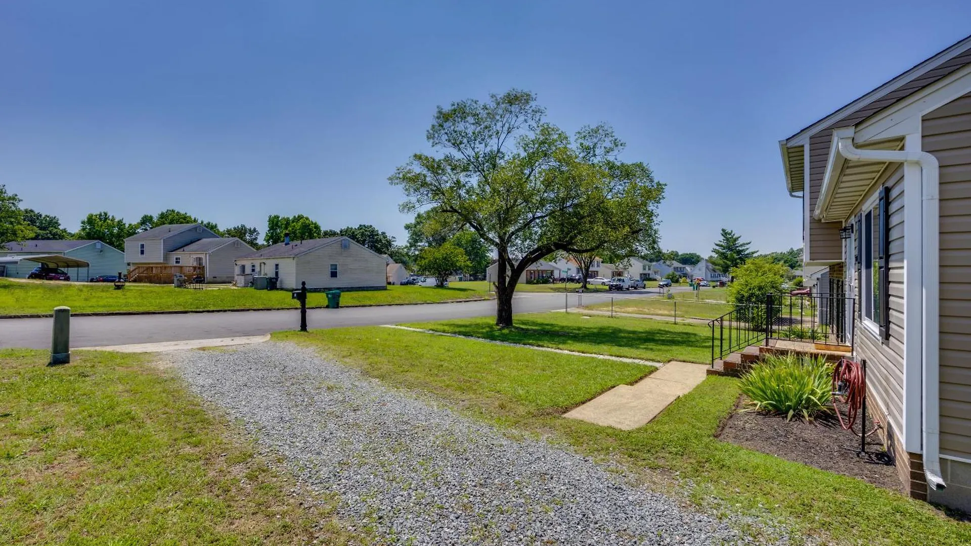 Holiday home Modern Richmond Home With Deck, Close To Downtown! United States